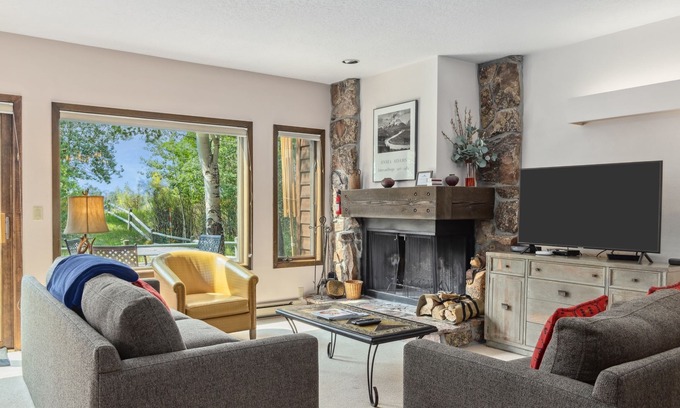 Jackson Hole Condo | Outpost: Teton Shadows Darwin F - Sauna&Fireplace!