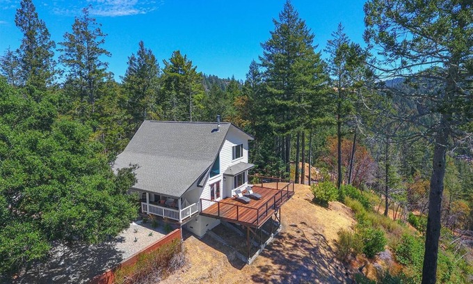 Santa Rosa House | Outrageous VIEWS - 5 miles from Calistoga. Privacy + Wine country at its best!