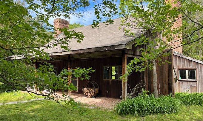 Chestertown Cabin | Outrange at Blue Heron Farm. Pet friendly cabin at waterfront farm!