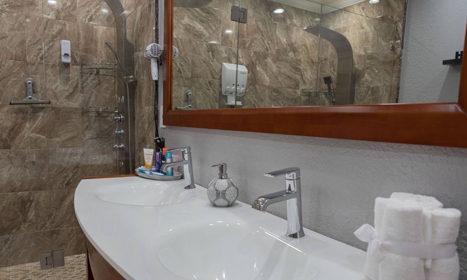 Haverhill House | Outside Lovers!3bedr/4bath, completely fence