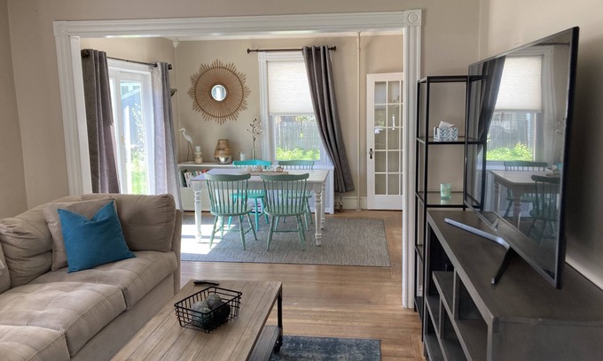 Lincoln House | 🌇Outside Providence! 3-Bed Near Twin River Casino!