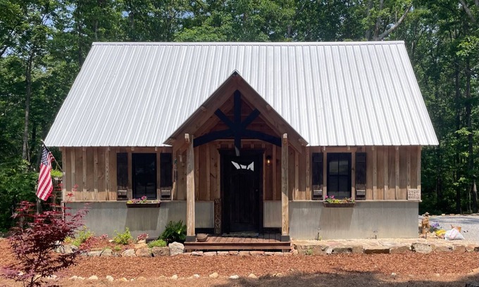 Rising Fawn Cabin | "Outstanding Long Weekend Location!" Cozy 2BR Cabin w/Screened Porch - 2 miles to Cloudland Canyon
