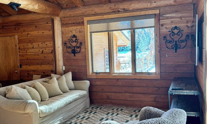 Ketchum House | Outstanding One-Room Guest House in Ketchum, 1 mile to the lifts