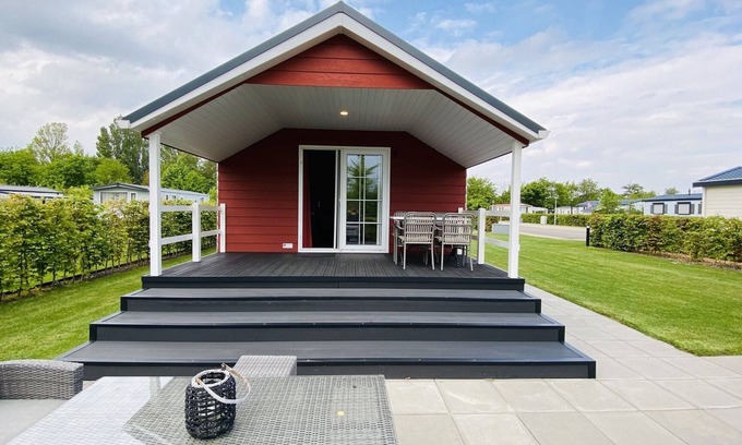Ouwerkerk House | Ouwerkerk, Schouwen-Duiveland 4-person lodge on cozy campsite