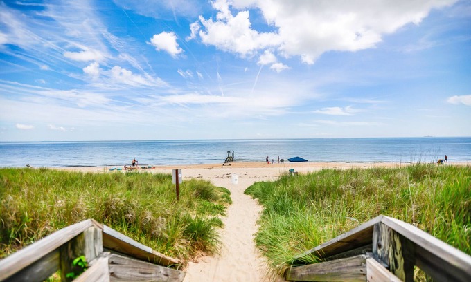 Bayview Apartment | OV Beach Oasis: The Plant House. A 4 minute walk to the beach!
