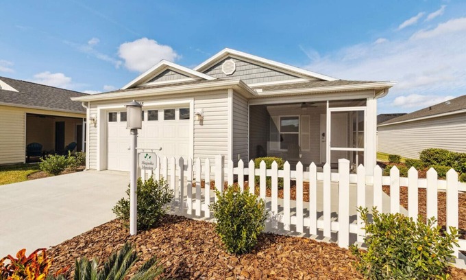 Okahumpka House | Ovada Hideaway Villa (Lake Denham)