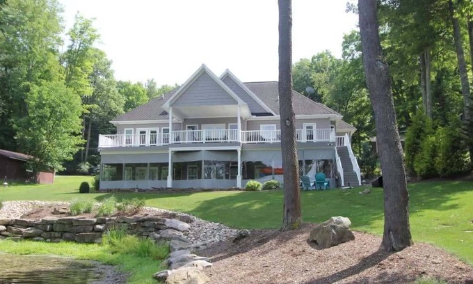 Treasure Lake House | Over 4800+ sqft. Lakefront Retreat-Sleeps 13