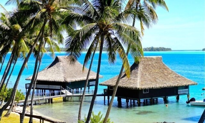 Bora Bora House | Over Water Hideaway in Bora Bora! Marlon's World Famous Over Water Hideaway!