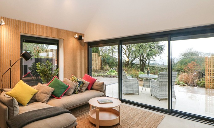 Little Hayfield Cottage | Overlea Coach House