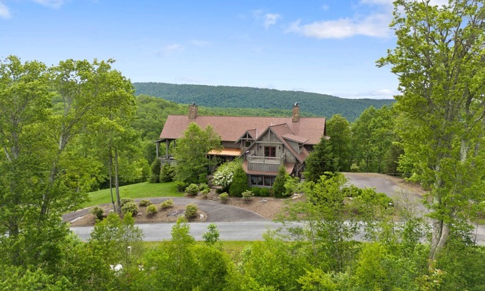 Frank House | Overlook at Wilderness Trail - Luxury custom home with Multi state views of TN and VA