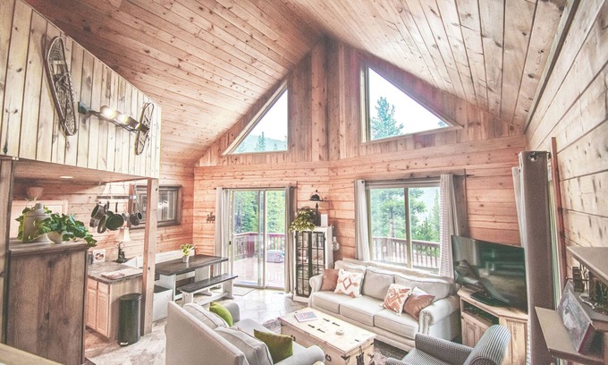 Saint Mary's Cabin | Overlook Lodge - Hot Tub, Fireplace & Private Creek. Family-Friendly!