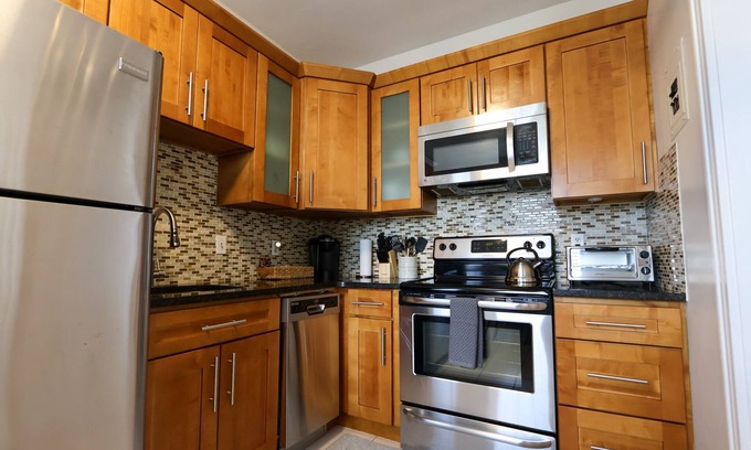 Cleveland Circle Apartment | Oversized 1Bed w/Outdoor Pool & Elevator