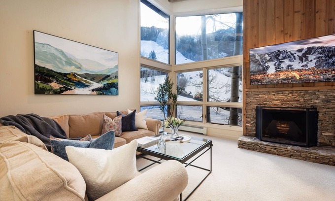 Aspen Condo | Oversized 3BR - Prime Location, AC and Unobstructed Views!
