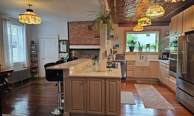 Bangor House | Oversized, Antique Style, near Shawnee skiing and Minsi lake