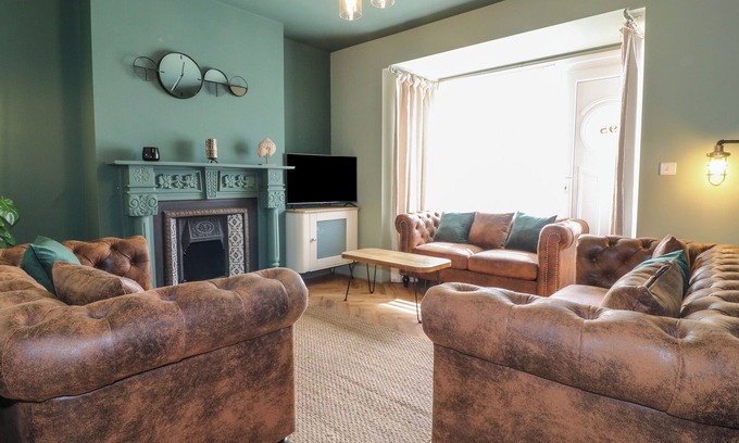 Chesterfield Cottage | OVERTON, pet friendly, character holiday cottage in Chesterfield