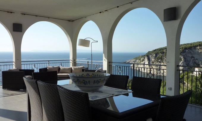Massa Lubrense Villa | Overview exclusive seaside villa in Sorrento Peninsula