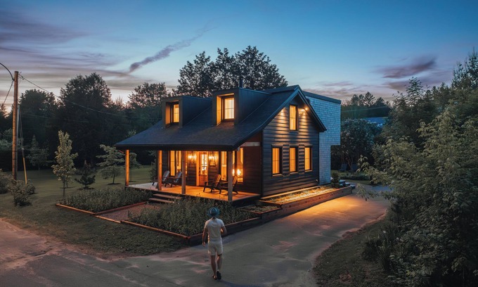 Huberdeau Ski Chalet | ōVive – Stunning River View, Design, Hot Tub & Tremblant