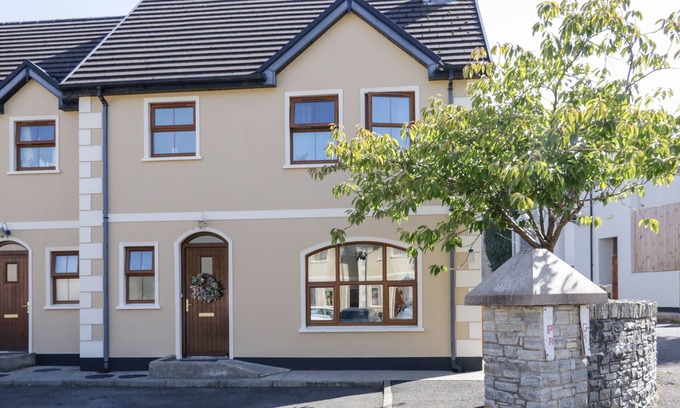 Ardara Cottage | OWEN TUCKER VIEW HOUSE, pet friendly in Ardara, County Donegal