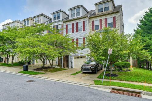 Owings Mills House | Owings Mills Townhouse 8 Mi to Liberty Reservoir!