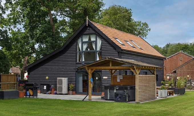 Saham Toney House | Owl Barn - Norfolk - Four Bedroom House, Sleeps 8