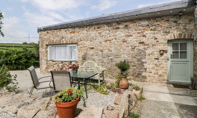 Grenofen Cottage | OWL BARN, pet friendly, character holiday cottage in Tavistock