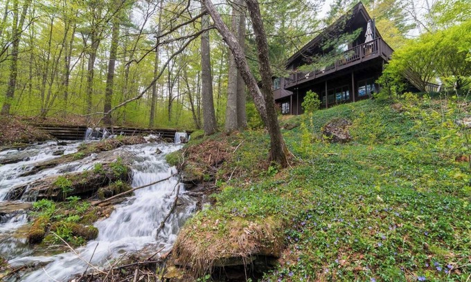 Dorset House | Owl Brook: Creekside Mid-Century Escape