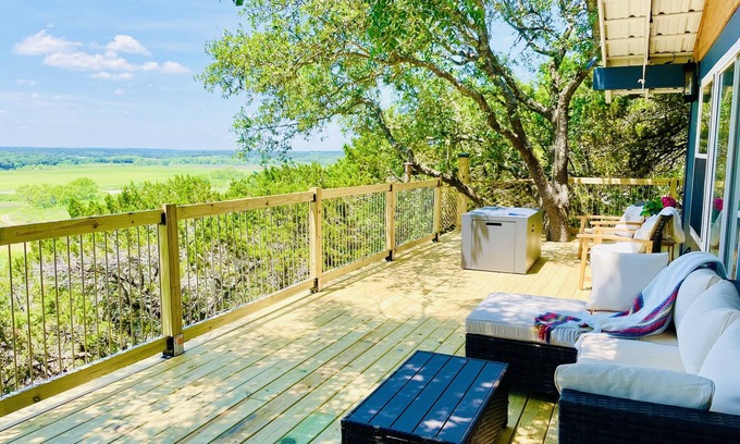 Leon Junction Cabin | Owl Creek Park Retreat, a place to rest and relax