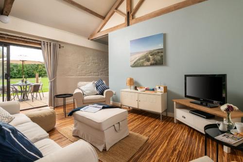 Sculthorpe House | Owl