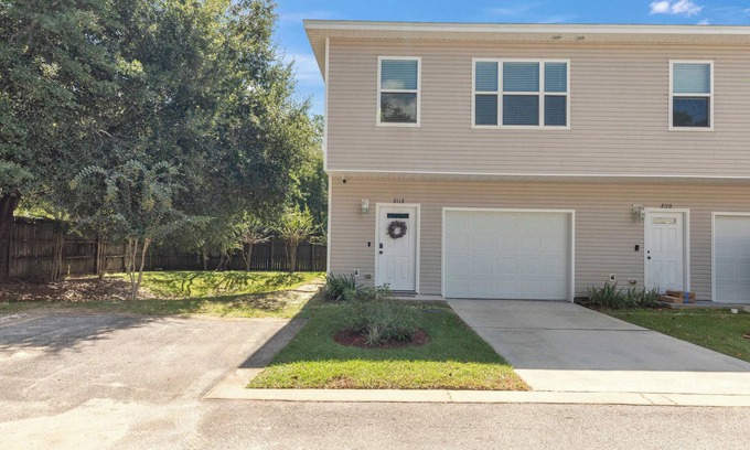 Wright House | Owl's Nest: Kid and Pet Friendly, 6 miles to Beach