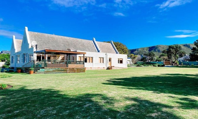 Eastcliff House | Owls Rock, Hermanus