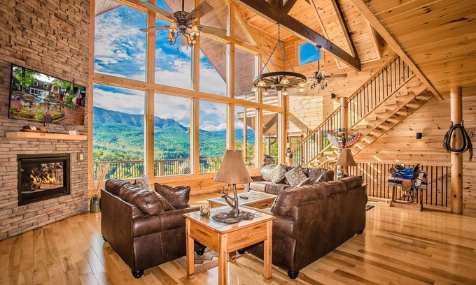 Gatlinburg - Pigeon Forge Cabin | Owner Managed | Star Dancer ✨| 180° Mtn Views | Hot Tub | Theater 🎥🍿|Games!
