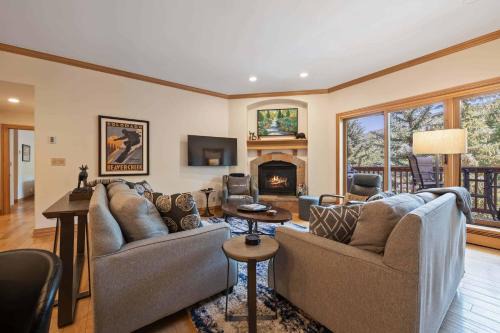 Beaver Creek Apartment | Oxford Court 205 by East West Hospitality