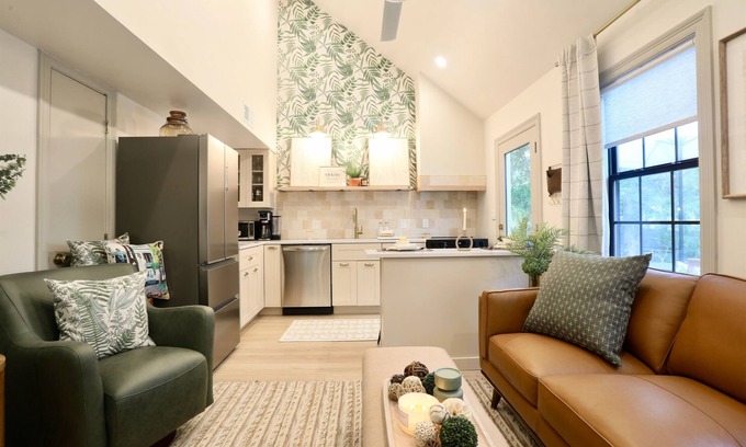 Oxford House | Oxford House + 2.6 miles to Ole Miss + King Beds