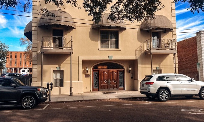 Oxford Apartment | OXFORD PRIME LOCATION/ON THE SQUARE! WALKING DISTANCE TO CAMPUS