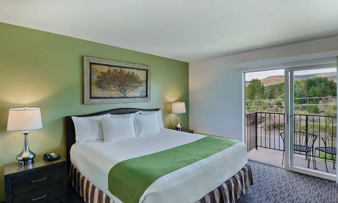 Buena Hotel | Oxford Suites Yakima