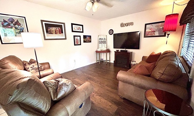 University Hills Condo | Oxford Town-Close to Campus and Walking Trails-New Furniture!