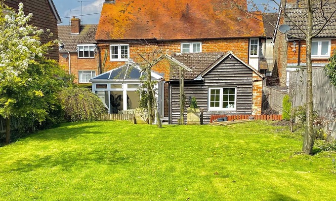 Wantage Cottage | Oxfordshire Village Cottage with Private Garden