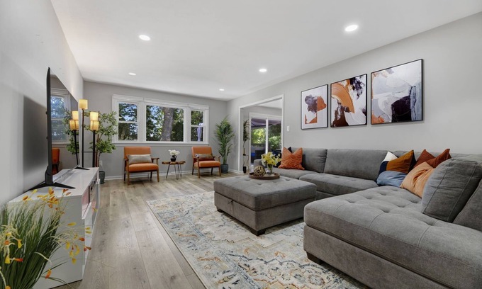 National Harbor House | Oxon Hill Luxurious Entire Place Near 5 Min to MGM and National harbor.n