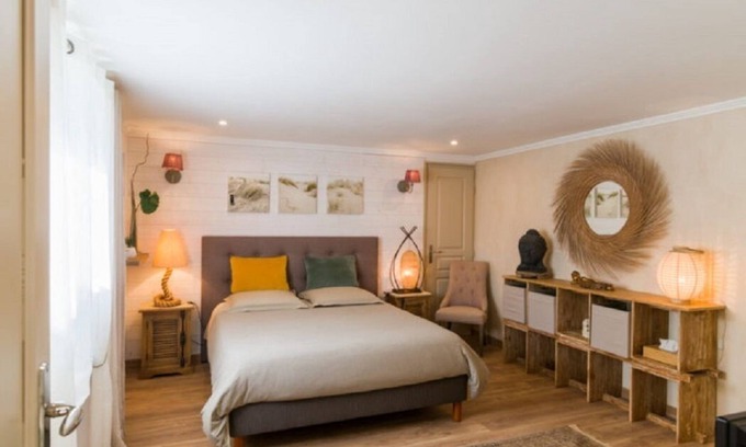 Bruges House | OYAT apartment in a green setting on the outskirts of Bordeaux