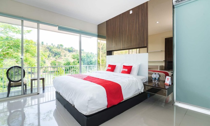 Prigen Hotel | OYO 2001 Taman Dayu Villa Golf View