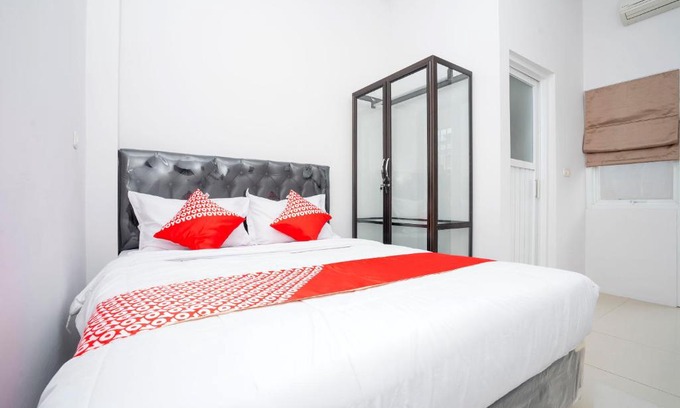 Samarinda Hotel | OYO 2210 Star One Guest House