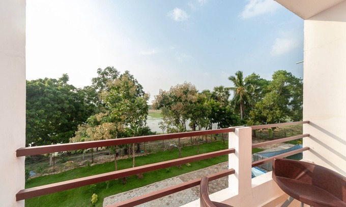 Mandavi Hotel | OYO 22532 Purple Lake View