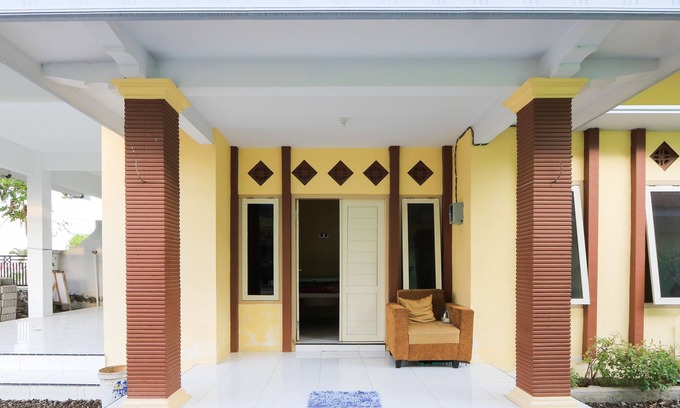 Rogojampi Hotel | OYO 2371 Islami Family Residence