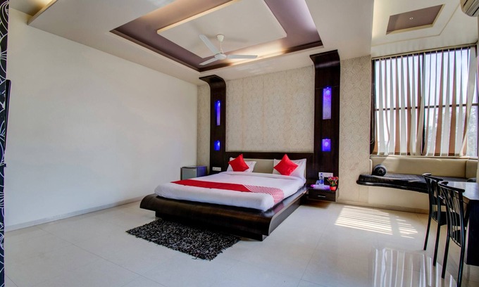 Amravati Hotel | OYO 24838 Hotel Neelam