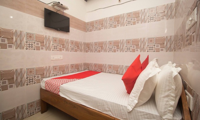 Malda Hotel | OYO 27701 Hotel Kshounish Residency