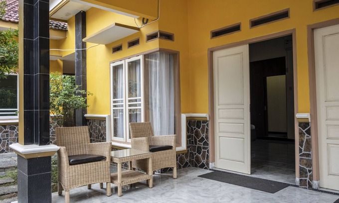 Natar Hotel | OYO 3115 Branti Raya Guest House Syariah