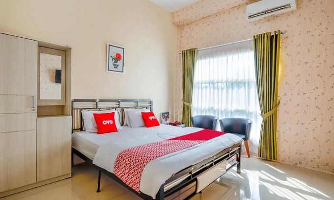 Lamongan Hotel | OYO 3434 Penginapan Keluarga Syariah