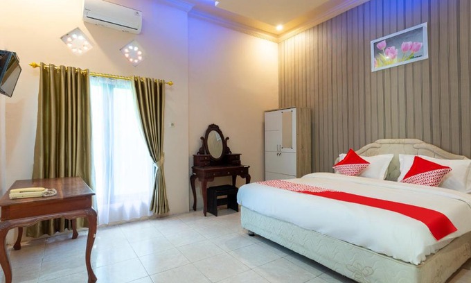 Bojonegoro Hotel | OYO 3452 Esemka Hotel And Resto