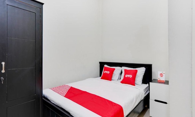 Lamongan Hotel | OYO 3705 Orchid Family Residence