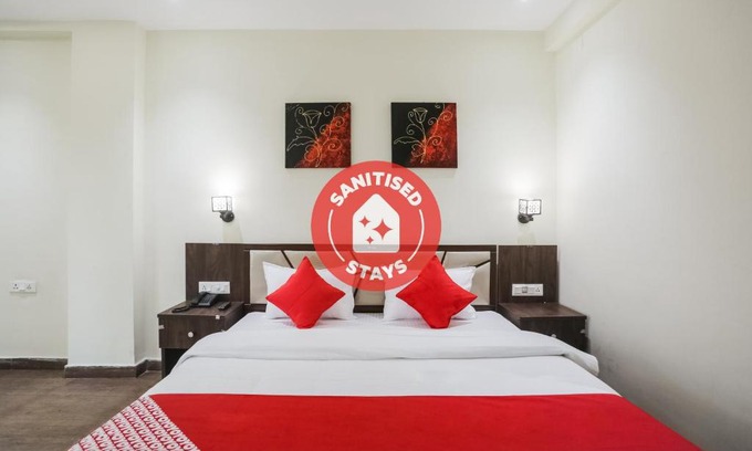 Raigarh Hotel | OYO 63134 Hotel Red Queen